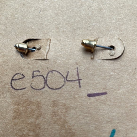 NWT gold hoop earrings with thread detail - Picture 8 of 9